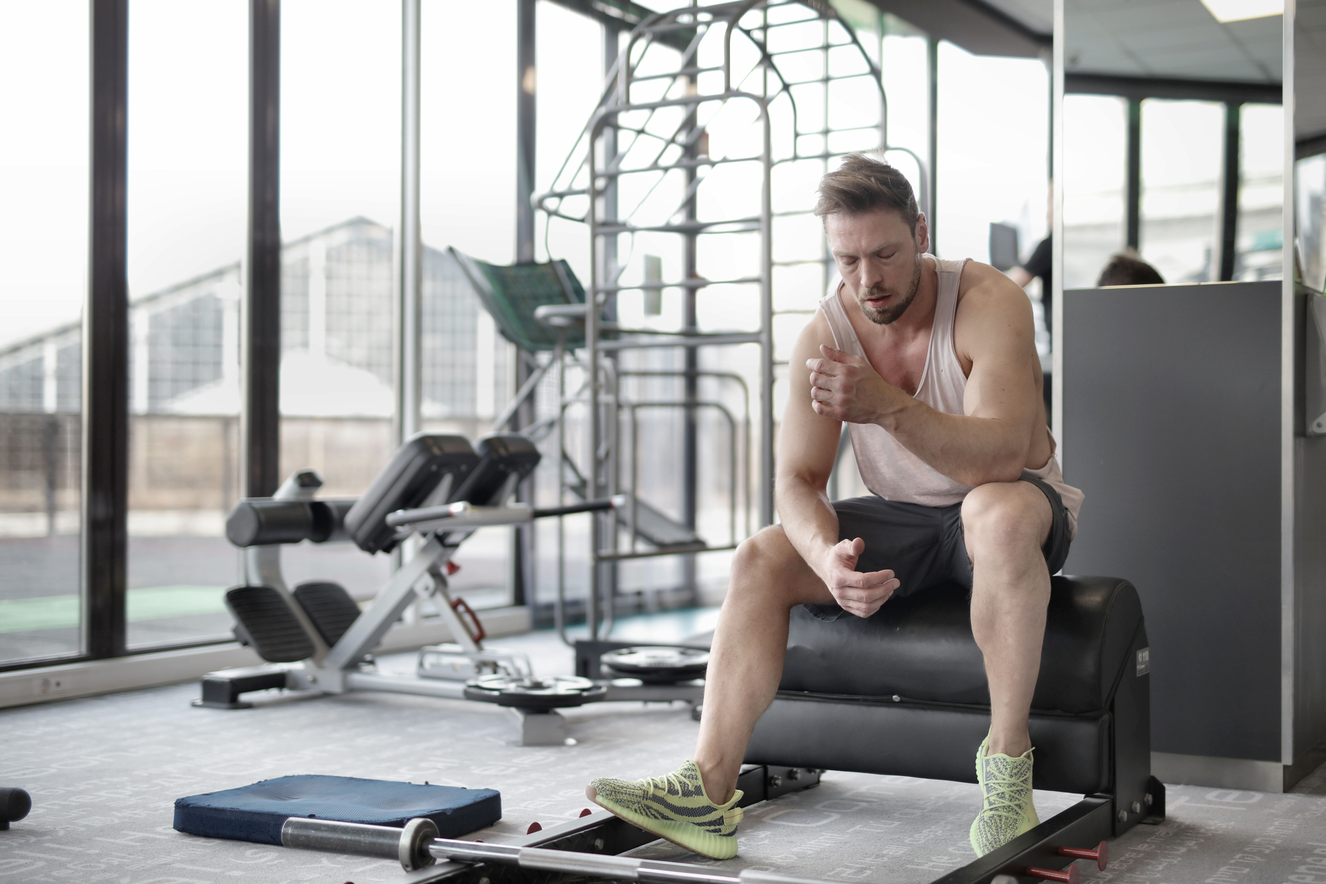 Deportista visiblemente cansado por el ejercicio intenso